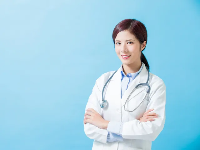东方女性医生形象